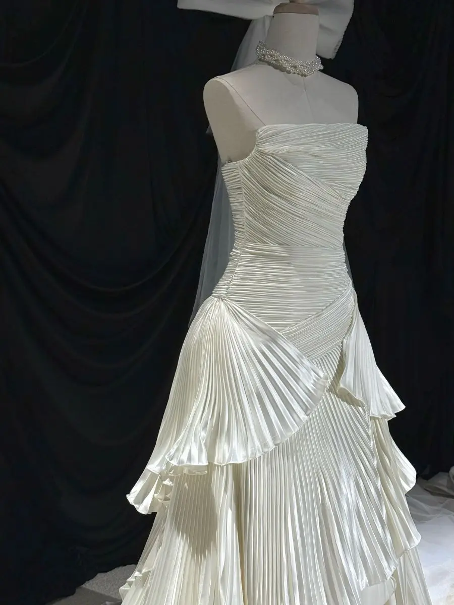 robe-de-soiree-elegante-sans-bretelles-en-satin-drape-plisse-robe-de-mariee-sans-manches-a-volants-superposes-sur-mesure