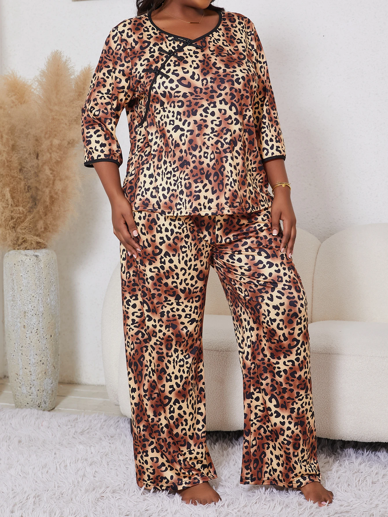 Large size ladies home wear round neck Chinese wind leopard print print seven-sleeve pants pajamas two-piece set
