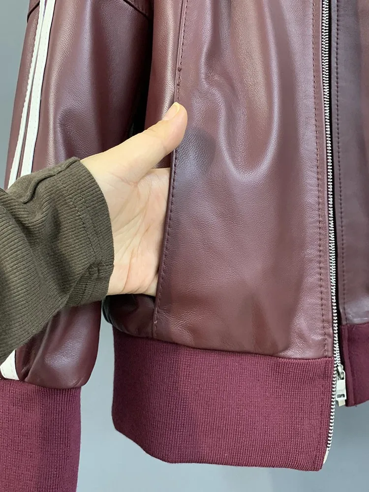 عارضة مصمم المرأة النبيذ الأحمر اللون المرقعة سترة جلد الغنم سستة نمط قصير لينة عارضة الإناث فضفاض معطف جلد حقيقي