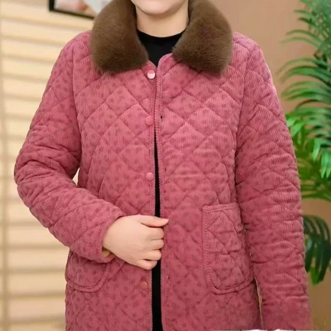 

Зимняя новинка 2026: Утепленная хлопковая куртка на флисовой подкладке для женщин среднего и старшего возраста, модная одежда для мам с меховым воротником