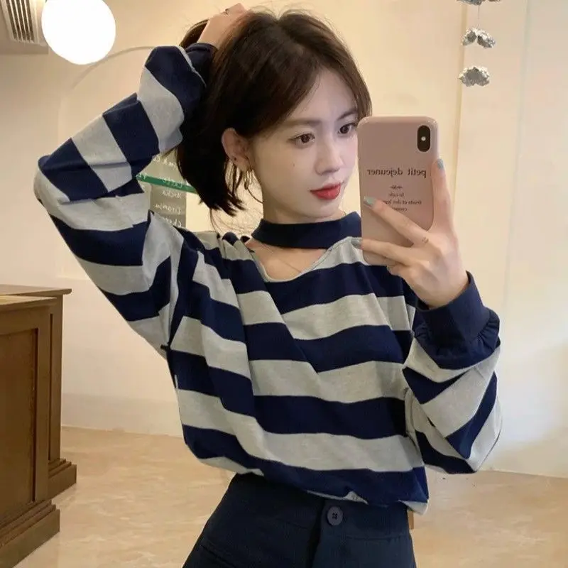 Xiaoxiangfeng Hollowed Out Neck Hanging Striped Long Sleeved T-shirt with a Unique Design for Women a Knitted Top with a Special