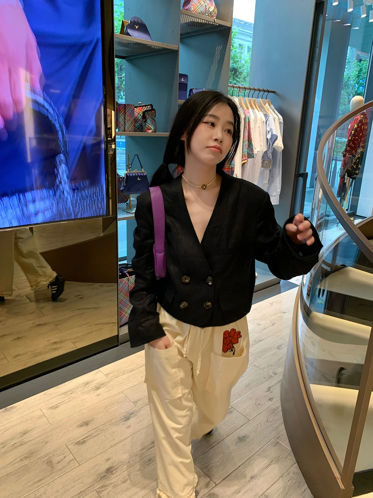 

Женский льняной костюм матовый черный: пиджак с воротником, свободный крой, длинный рукав, на двух пуговицах, стандартная длина, для офиса/повседневной носки