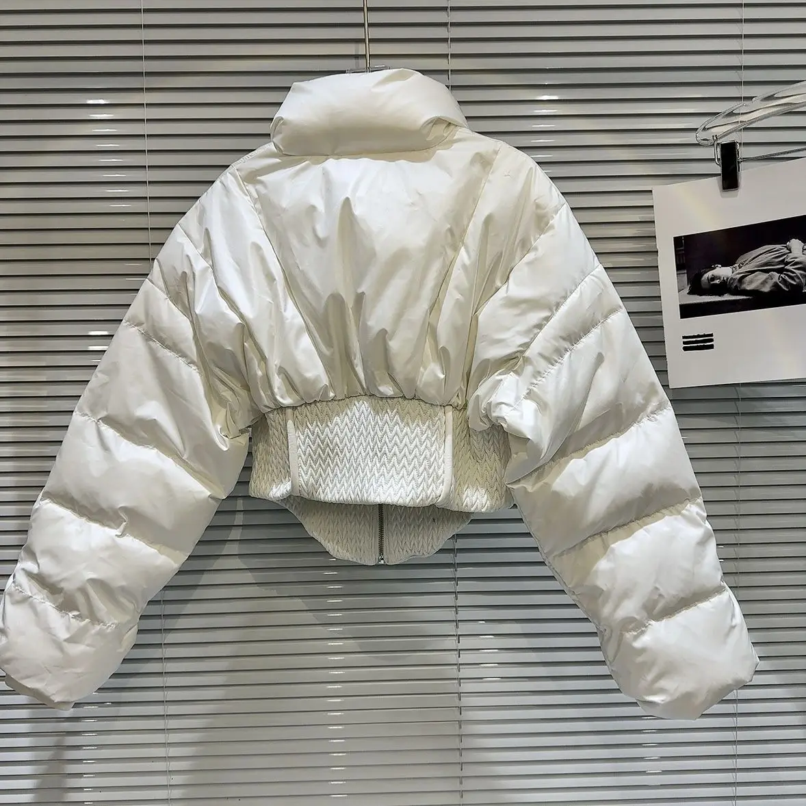 2025 Nuovo cappotto in cotone caldo per ragazza dai capelli scuri con design dimagrante modellante a lisca di pesce in edizione limitata per l'inverno