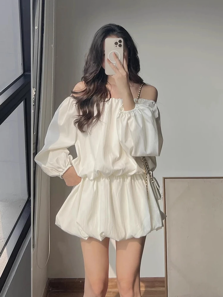 فستان نسائي بكتف واحد وأكمام فقاعية مكشوفة الكتف، فستان قصير بخصر عالٍ على الطراز الكوري مطبوع عليه زهور، وصل حديثًا للربيع