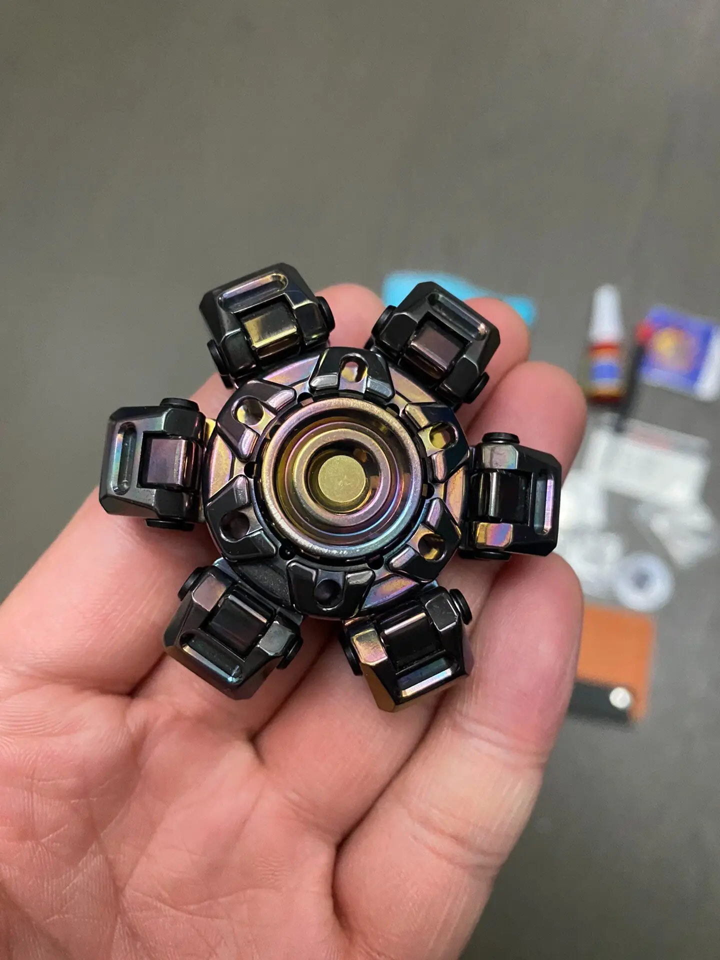 Used EDC Floating World Nine Hand Machinery Labyrinth X Zirconium Color Material EDC Decompression Toy (with bump)