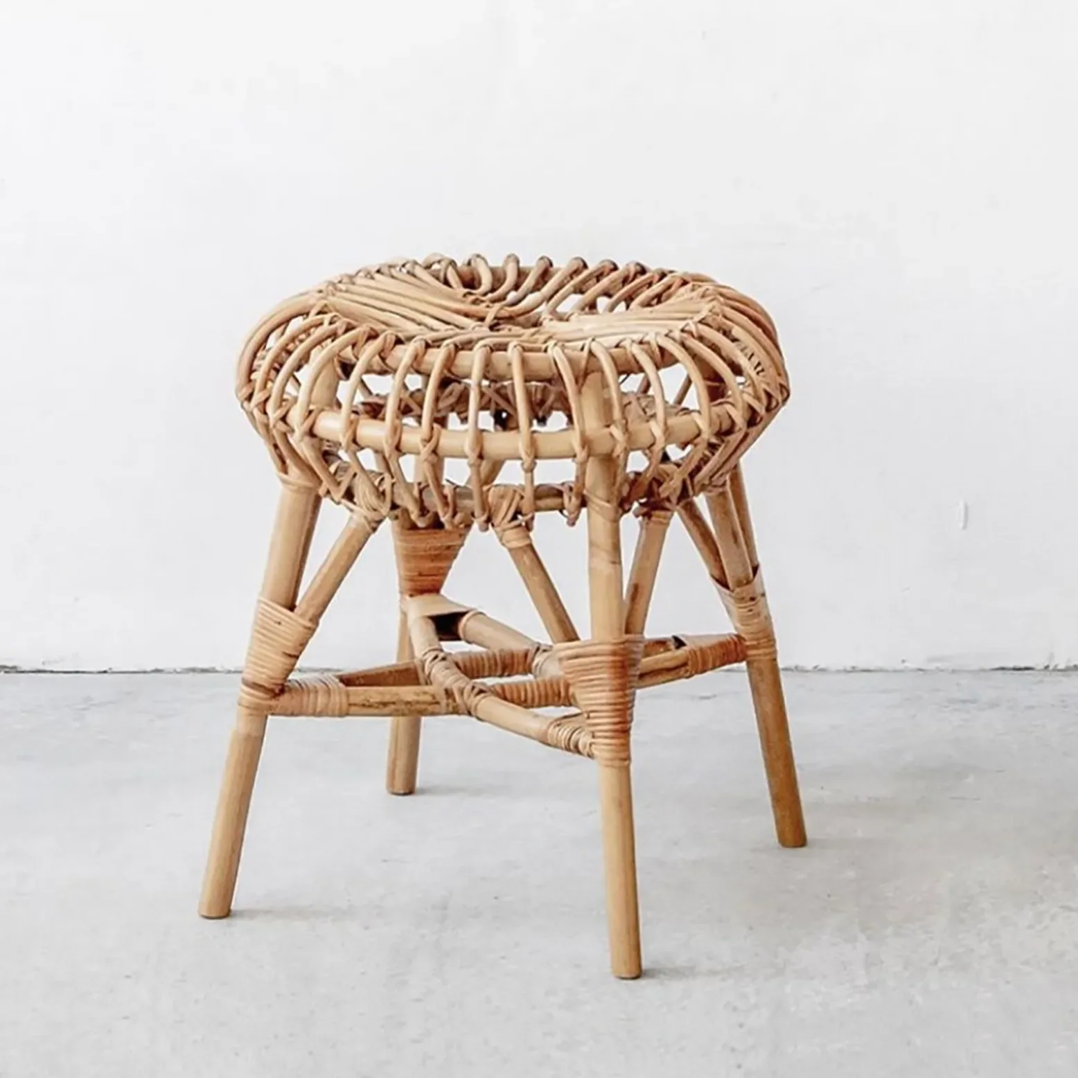 

French Vintage Rattan Chair Dining Living Room Coffee Side Dressing Stools Simple Ottomans Furniture Home Decoration Accessories