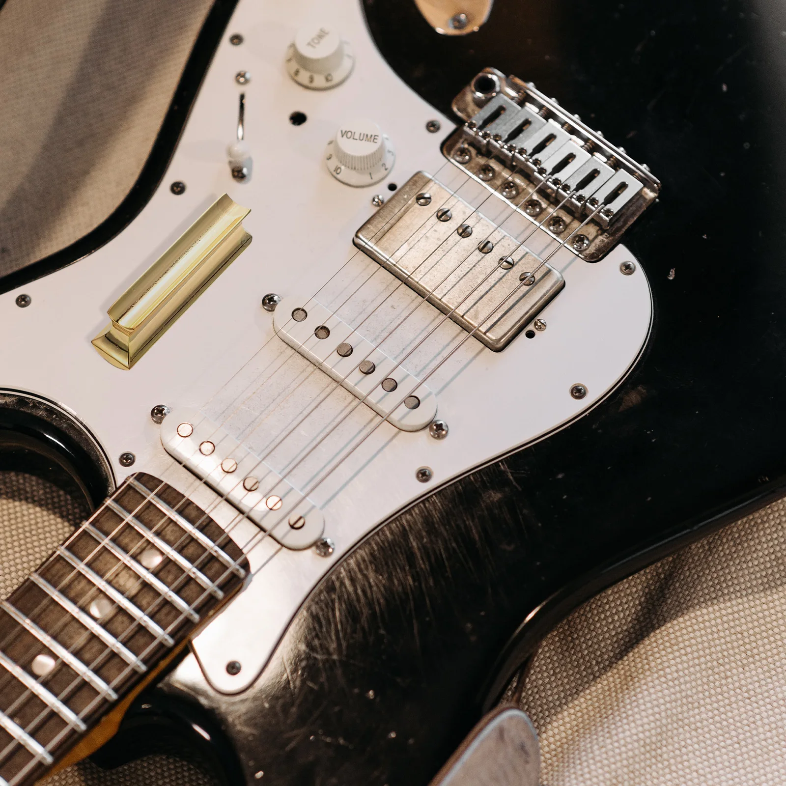 

Zinc Alloy Guitar Slide Bar Electric Durable Corrosion Resistant Long Lasting Tone Sustain Bright Sound Professional Guitarist