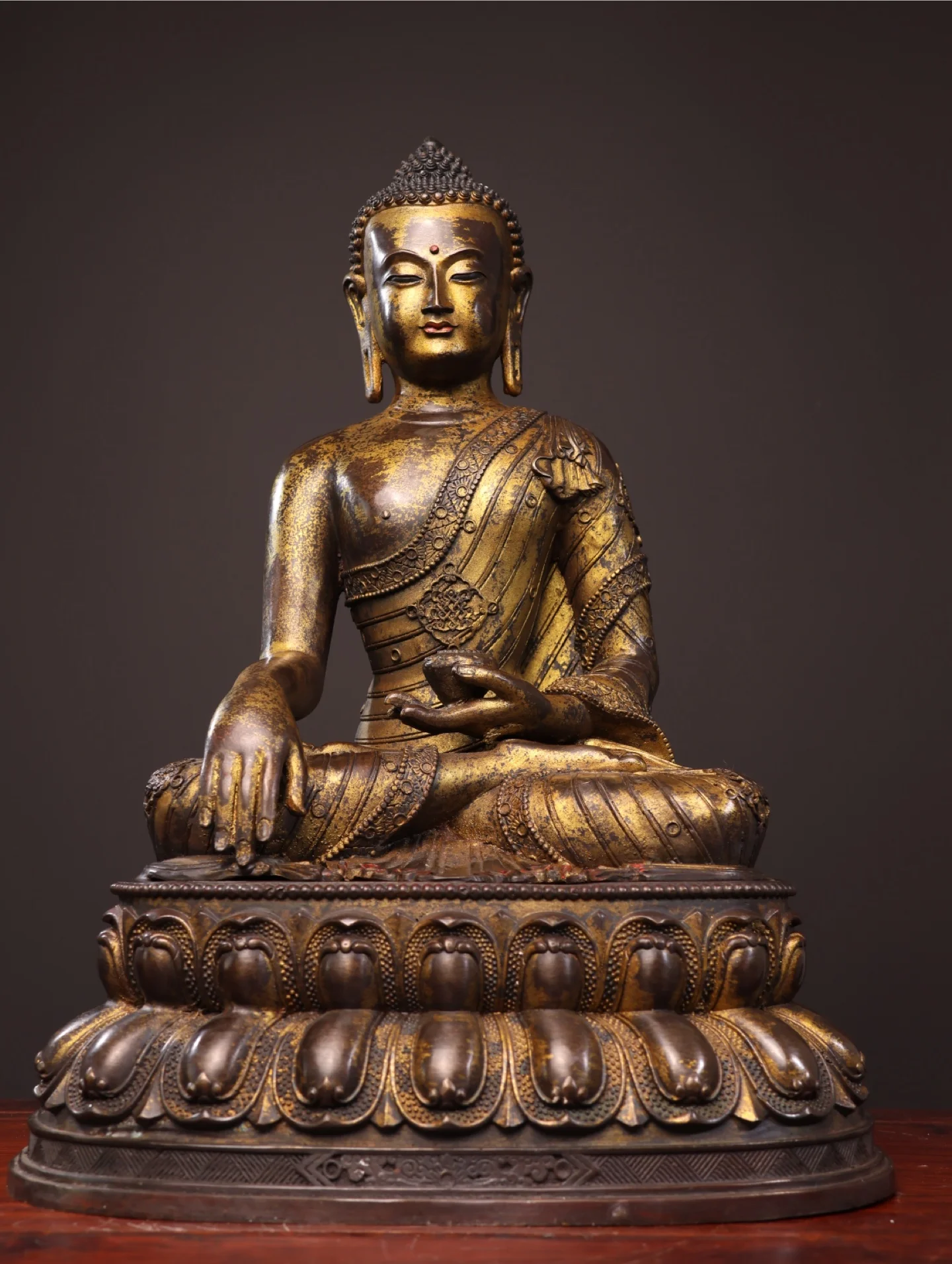 Antique brass Liutuo gold painted face painting Sakyamuni Amitabha Buddha statue ornament Home hall offering supplies 45