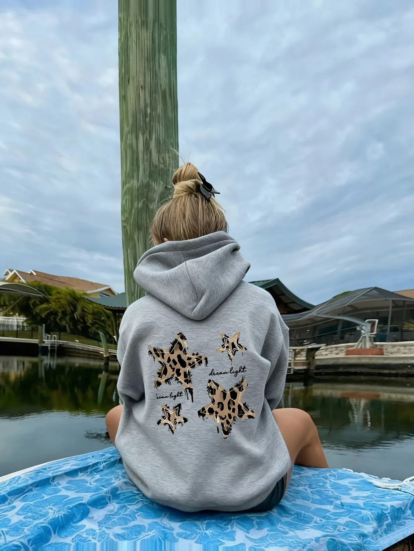 Aesthetically Pleasing Leopard Print and Star Pattern Children's Hoodie, Featuring a Warm Fleece Lining for Autumn and Winter
