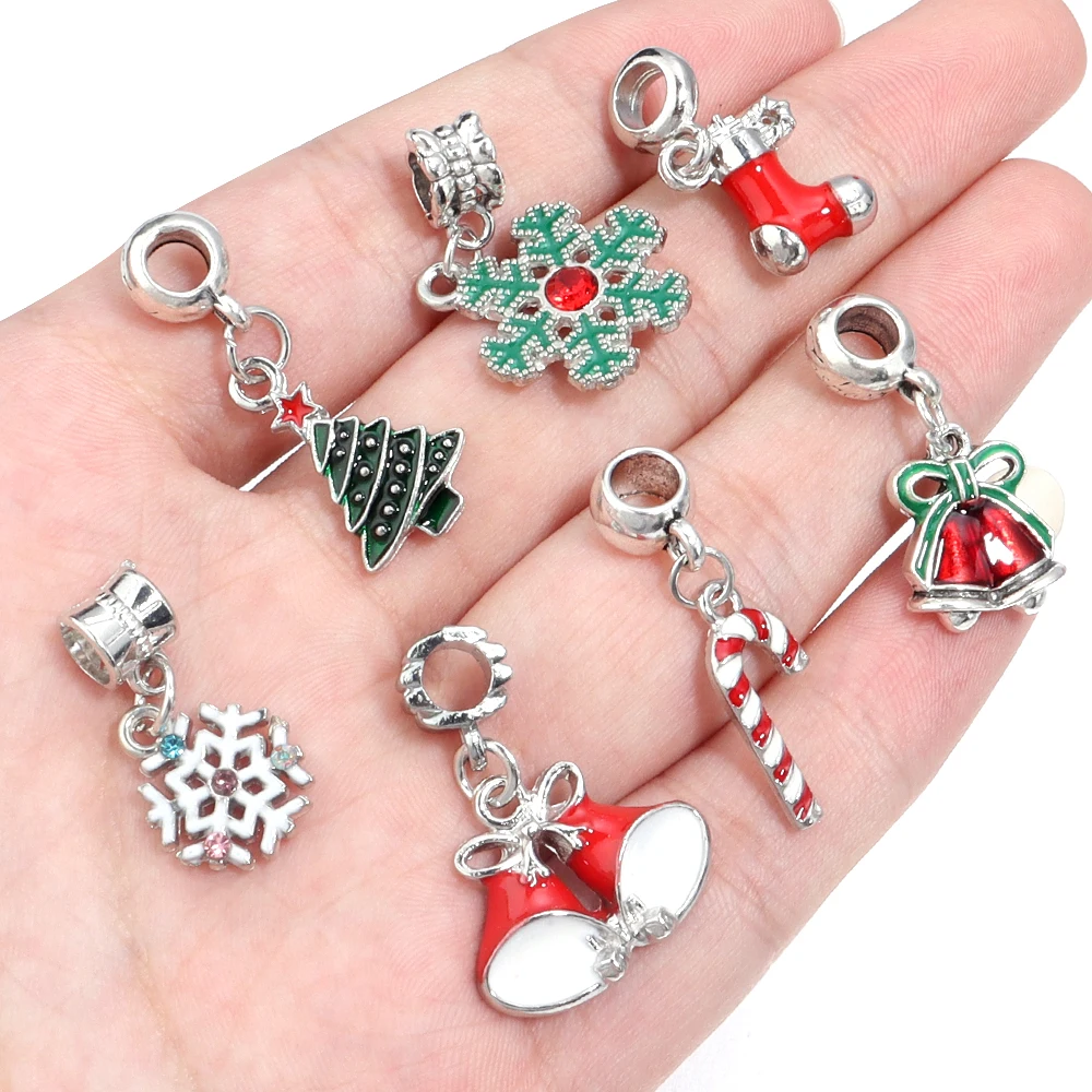 Cuentas navideñas esmaltadas para fabricación de joyas, copo de nieve, campana pequeña, calcetines de caña para árbol de Navidad, pulseras DIY, adorno para collar, 5 uds.