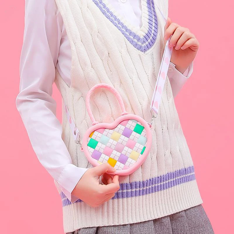 New Fun Diamond Shape Love Crossbody Bag Children Cute Silicone Handheld Crossbody Bag Student Heart Coin Purse Birthday Gift