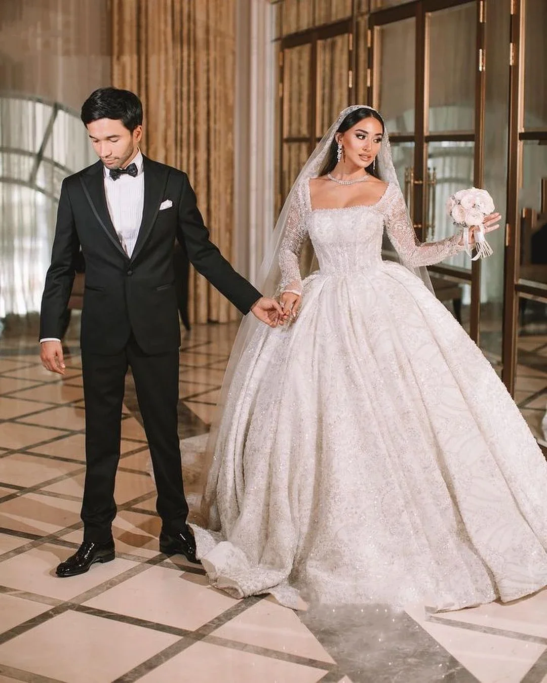 Flavinke Customized Luxury Wedding Dresses Square Neckline Long Sleeves Brides Dresses Chapel Wedding Gowns Vestido De novia