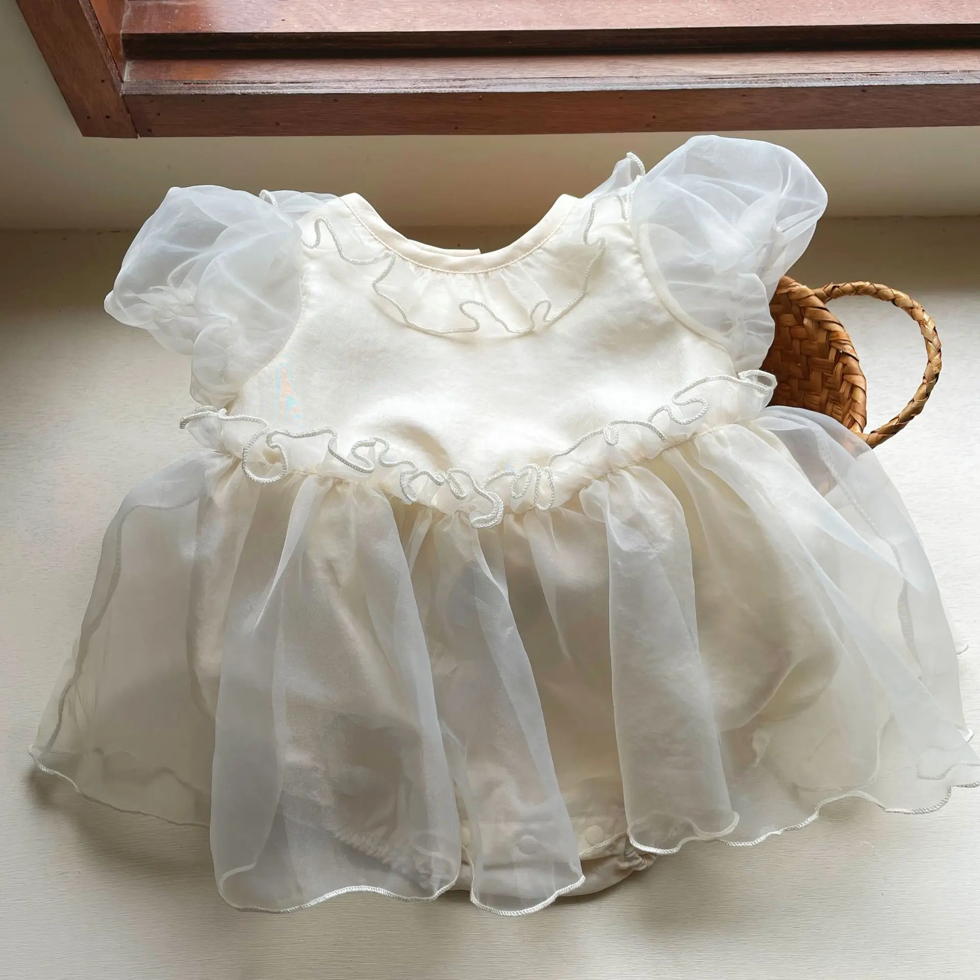 

Новое кремовое платье-комбинезон для маленьких девочек, милое праздничное платье принцессы для новорожденных, на день рождения, 0-2 года