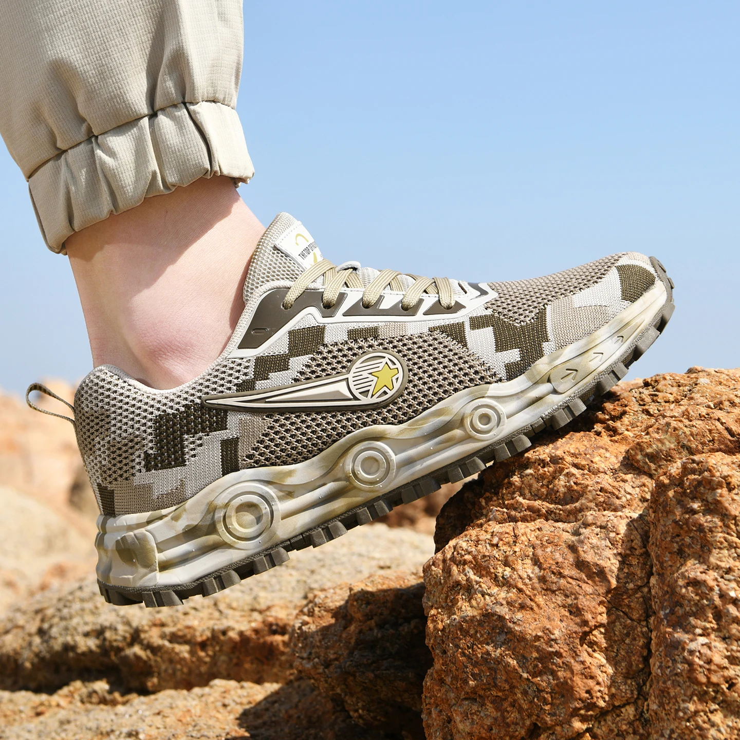 

Men's lightweight hiking shoes, camouflage pattern, low-top lace-up, non-slip and lightweight, suitable for jogging, hiking, out