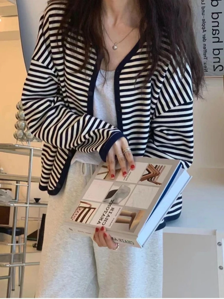 

Japanese retro casual black and white striped knitted women's cardigan sweater autumn and winter loose women's sweater
