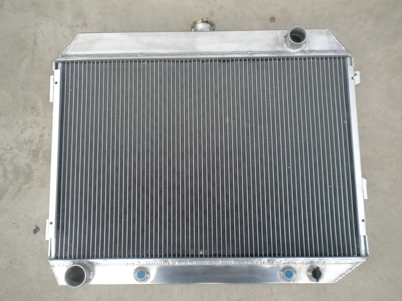 

3 Row Aluminum Radiator For 1968-1974 Dodge Mopar Coronet Challenger/Plymouth Satellite Belvedere, 26" Wide Core