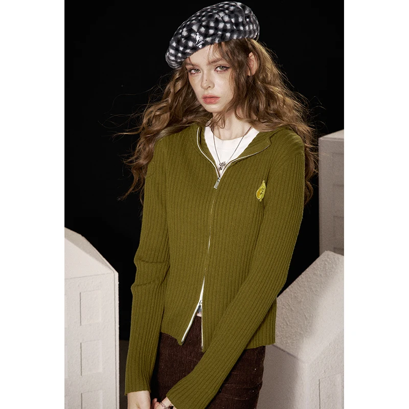 ELFSACK 2025 冬の新作 Y2K ヴィンテージ ダブルジップ ラペル ハートプリント ニットセーター 女性用