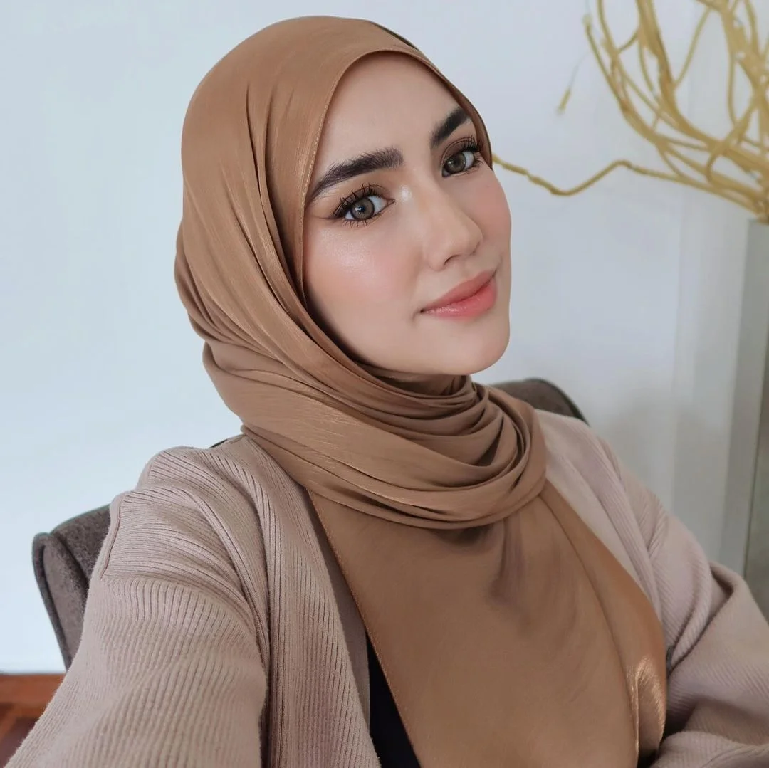 

Elegant Organza Hijab Shimmer Chiffon Scarf Malaysian Long Shawl Muslim Crinkle Shawl Female Islamic Pleated Headscarf
