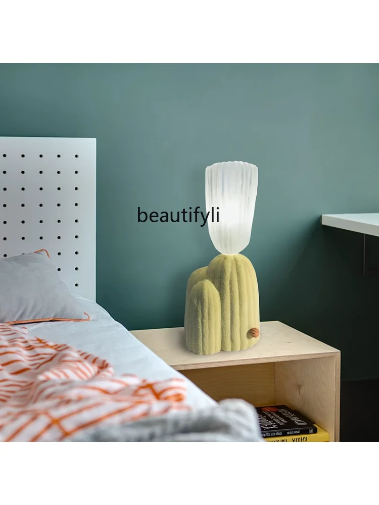 Post-Modern Simple Bed & Breakfast Art Designer Bedroom Bedside Hotel Sample Room Cactus Flower Table Lamp Decoration  nordic