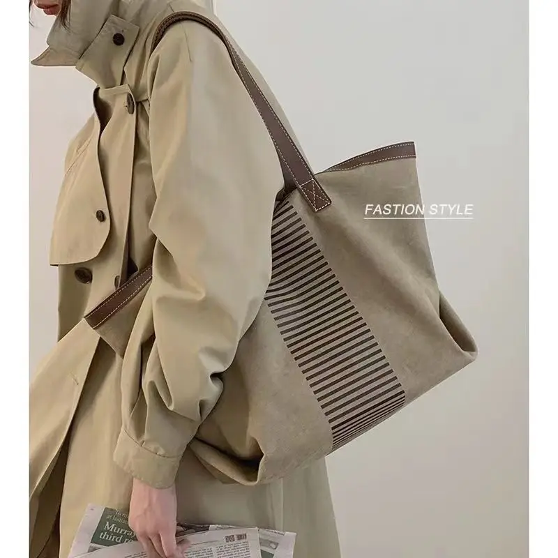 2024 New Japan Korea Autumn Superior Sense Large Capacity Checked Woman Fashion Commuter College Student One Shoulder Tote Bag