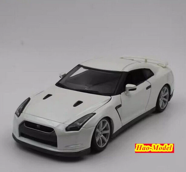 

Модель автомобиля Bburago 1:18 для Nissan GTR R35, модель автомобиля под давлением из сплава, подарок на день рождения для мальчиков, хобби, демонстрация, коллекционные украшения