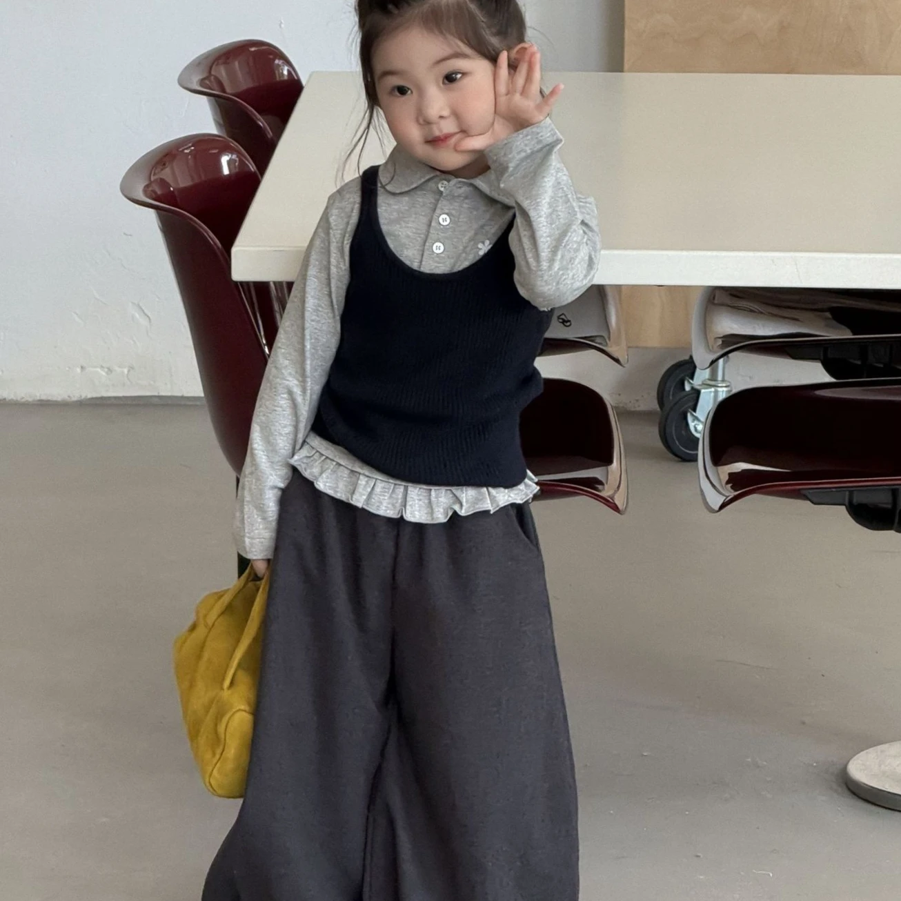 meninas-terno-2025-outono-novas-roupas-infantis-estilo-coreano-menina-bebe-orelha-de-madeira-camisa-lateral-malha-halter-calcinha-tres-conjuntos