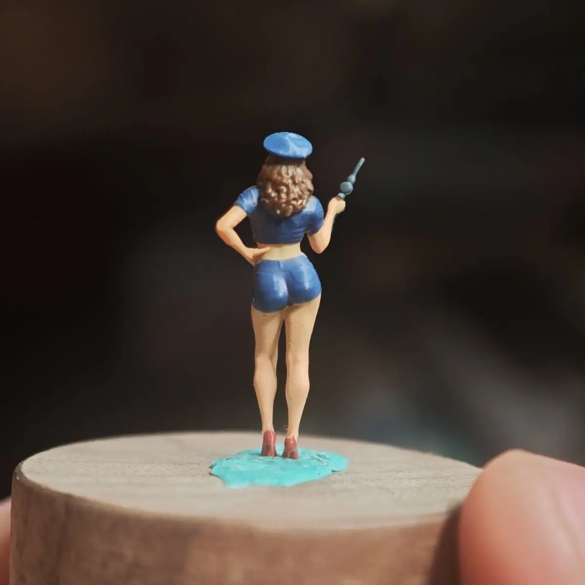 1/64 静的人形フィギュア DIY 手描き樹脂モデルカーシーンガソリンスタンドガール