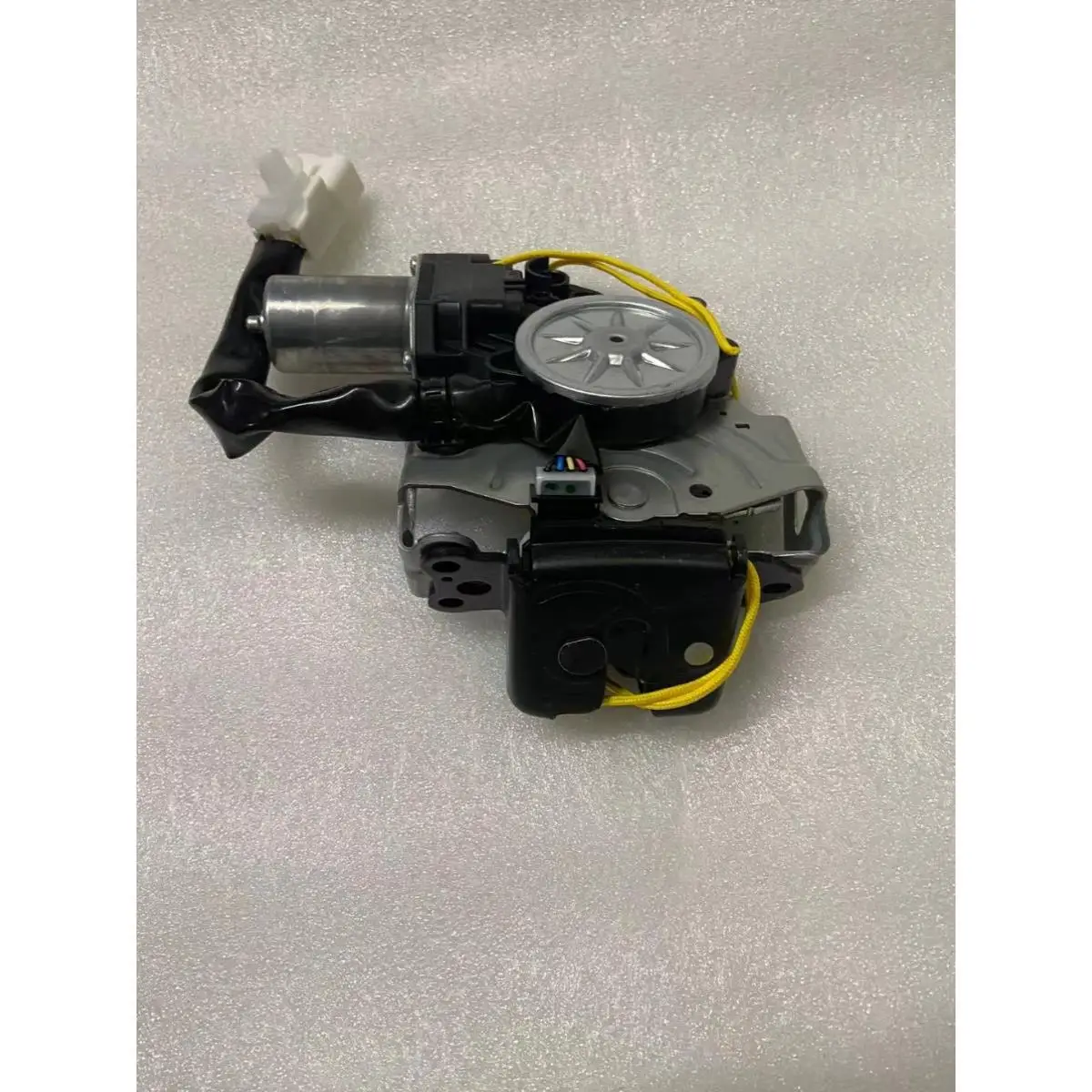

Suitable for El Favelfa electric tailgate lock tailbox lock block, back door lock machine, trunk lock