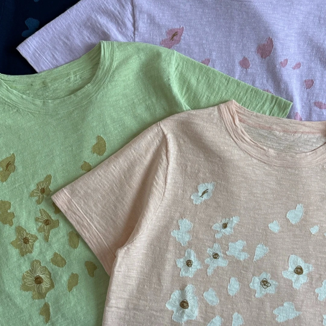 เสื้อยืดแขนสั้นคอกลมผ้าฝ้ายลาย - Embroidery Artist บทวิจารณ์และราคา