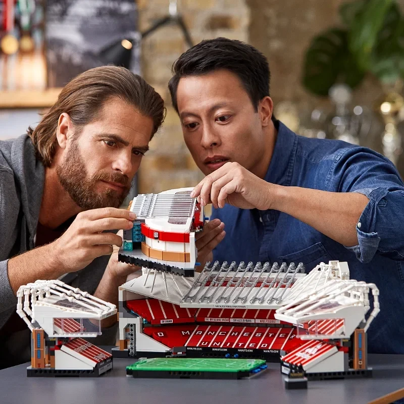 人気のおもちゃ 10272 ビルディングシリーズオールドトラッフォードスタジアムモデルビルディングブロック家の装飾のおもちゃクリスマス誕生日ギフト
