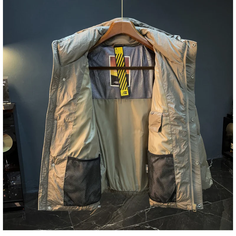 سترة منفوشة للرجال شتاء 2025 سترة دافئة جديدة بغطاء للرأس مقاومة للرياح والبرد ملابس من ريش البط