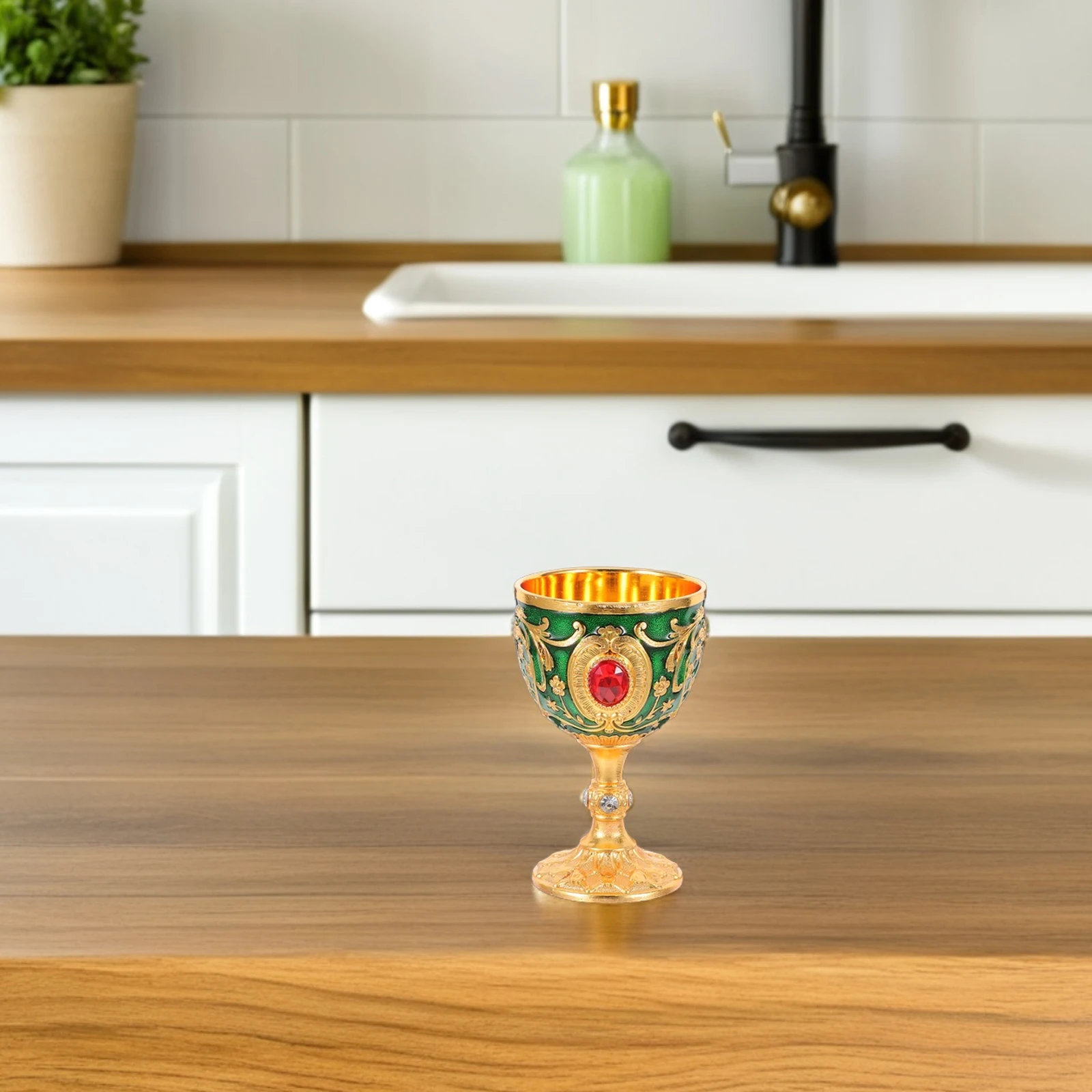 

Elegant European Vintage Chalice Goblet Cup Retro Decorative Cocktail Glass Ceremonial Drinking Vessel Zinc Alloy Shatterproof