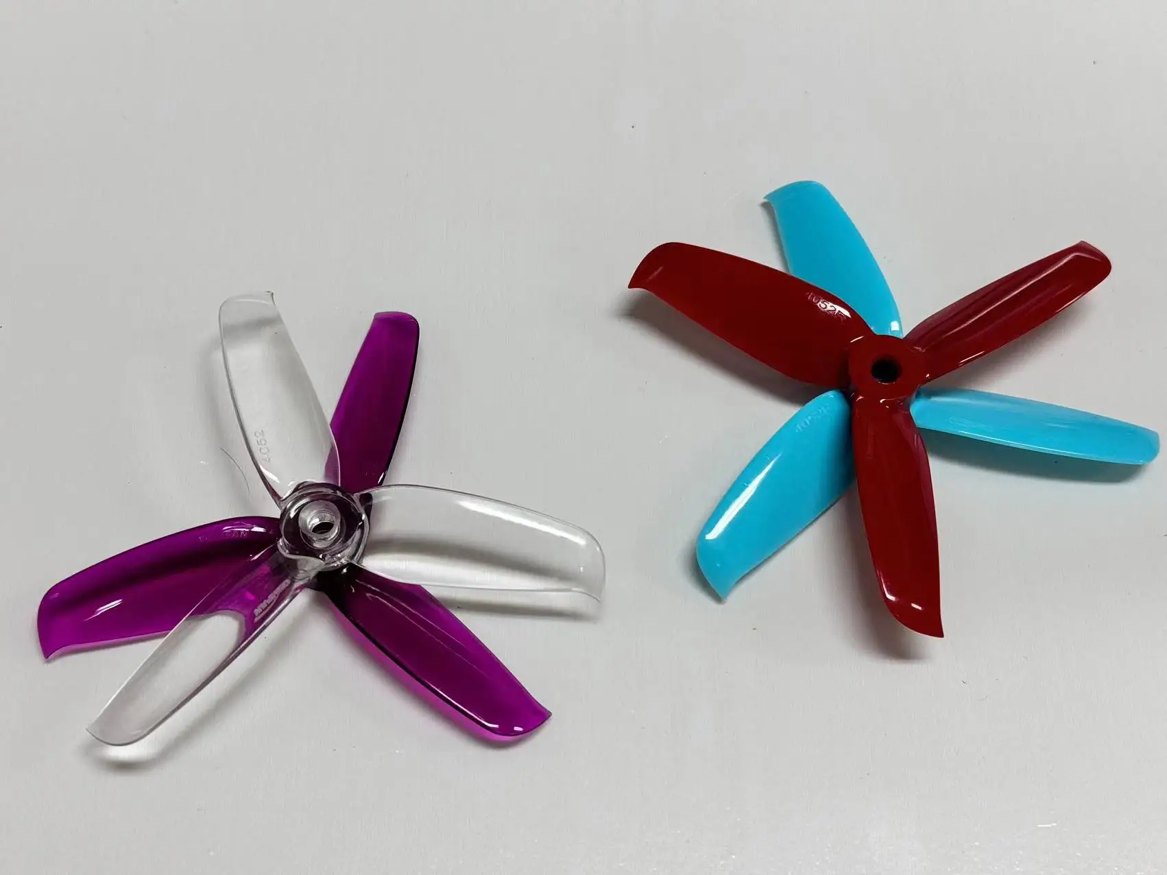 2pair 4 colors Gemfan 4052 4.0x5.2 FPV PC 3 propeller Prop Blade CW CCW shaft through the machine more special motor 2204