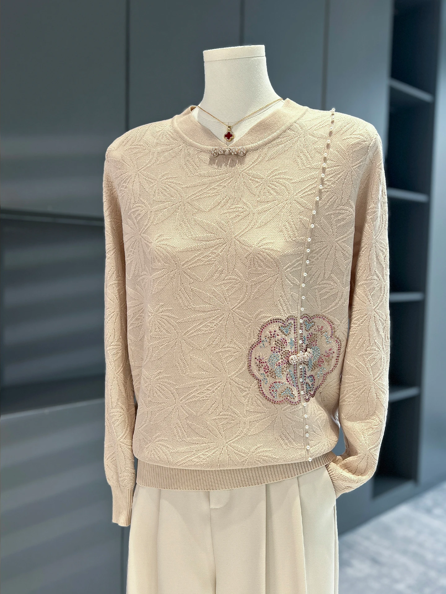 

Retro Knitted Sweater Long Sve Women's Faionable Mommy Embroidered Drill Chinese Sle Knitwear Autumn Collection