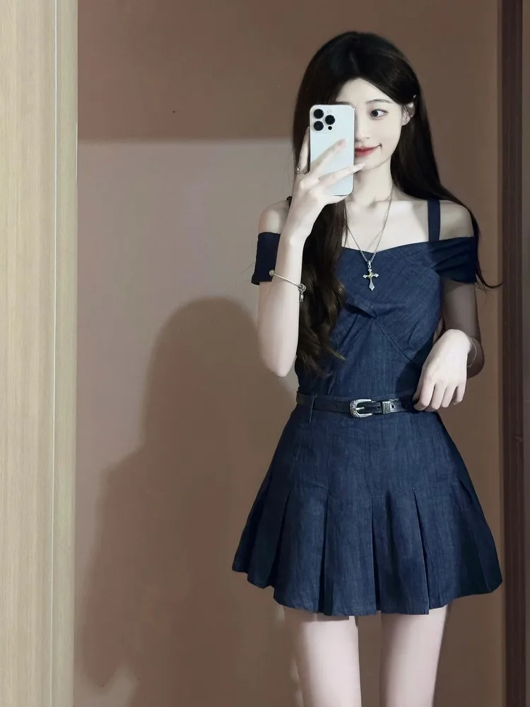 

Blue Denim Two-Piece Set Women's Vintage One-Shoulder Top Half-Length Skirt Summer 2026 New Style Fashionable Casual Outfit