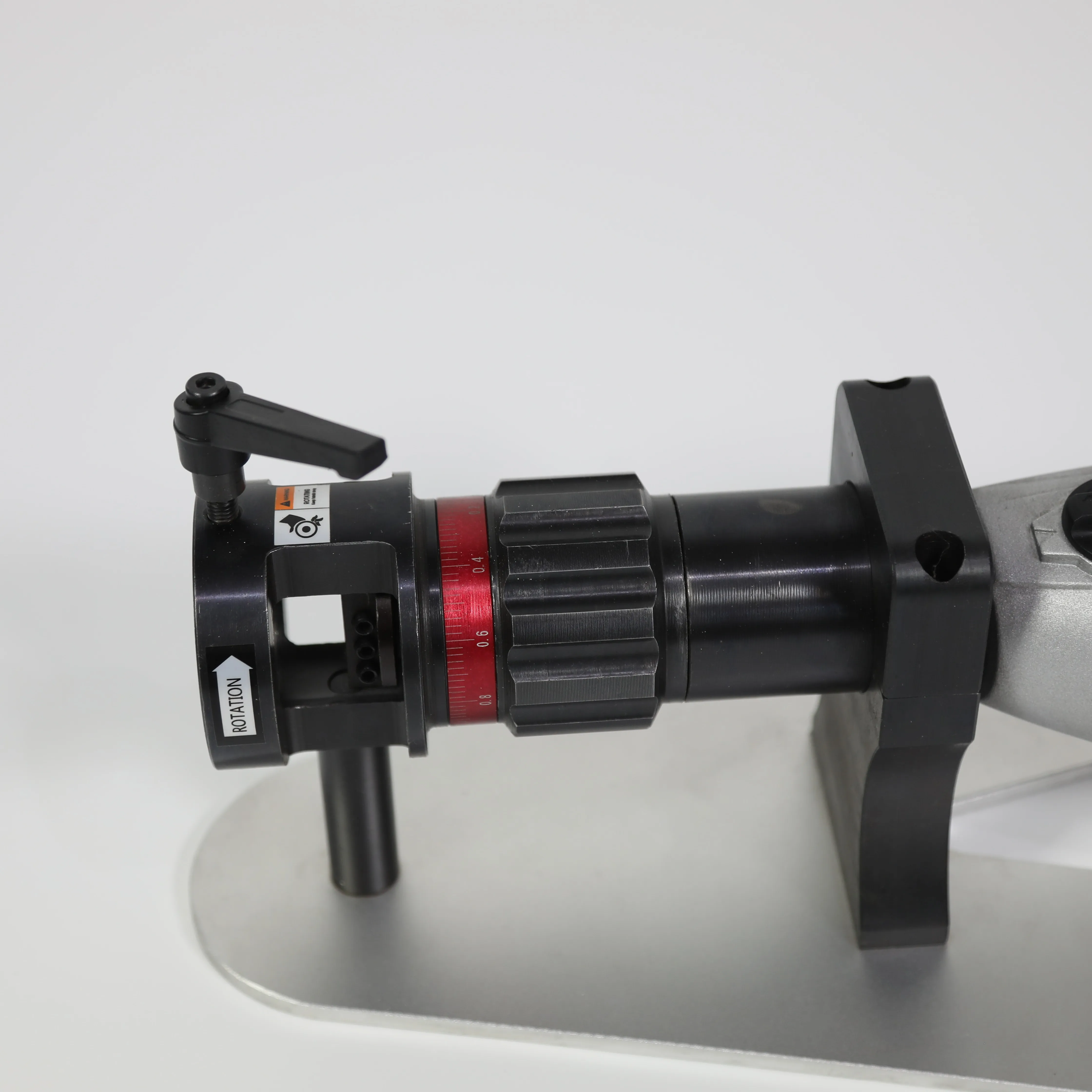 Macchina per tubi elettrici SD1.5 per tubi da 0,125-1,5" con ampia gamma di collezioni pronta per la saldatura orbitale