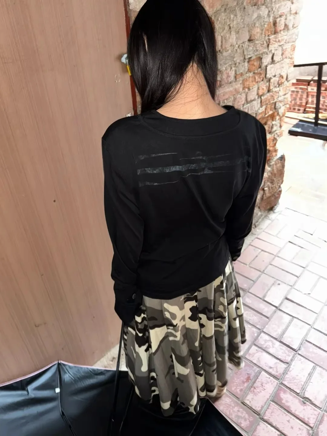 Y2K Schwarzes Langarm-Oberteil für Damen, Vintage-Stil mit seitlichen Knöpfen, asymmetrischem Saum, lässige Gothic-Bluse, schmal geschnitten, ästhetische Streetwear – Detail 6