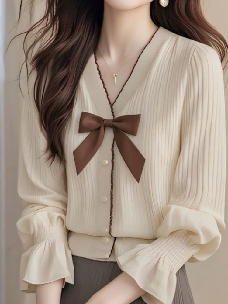 Autumn Fashion Small Fragrance Beige V-neck Flared Sleeve Knitted Sweater with Stylish Anti-aging Design Top