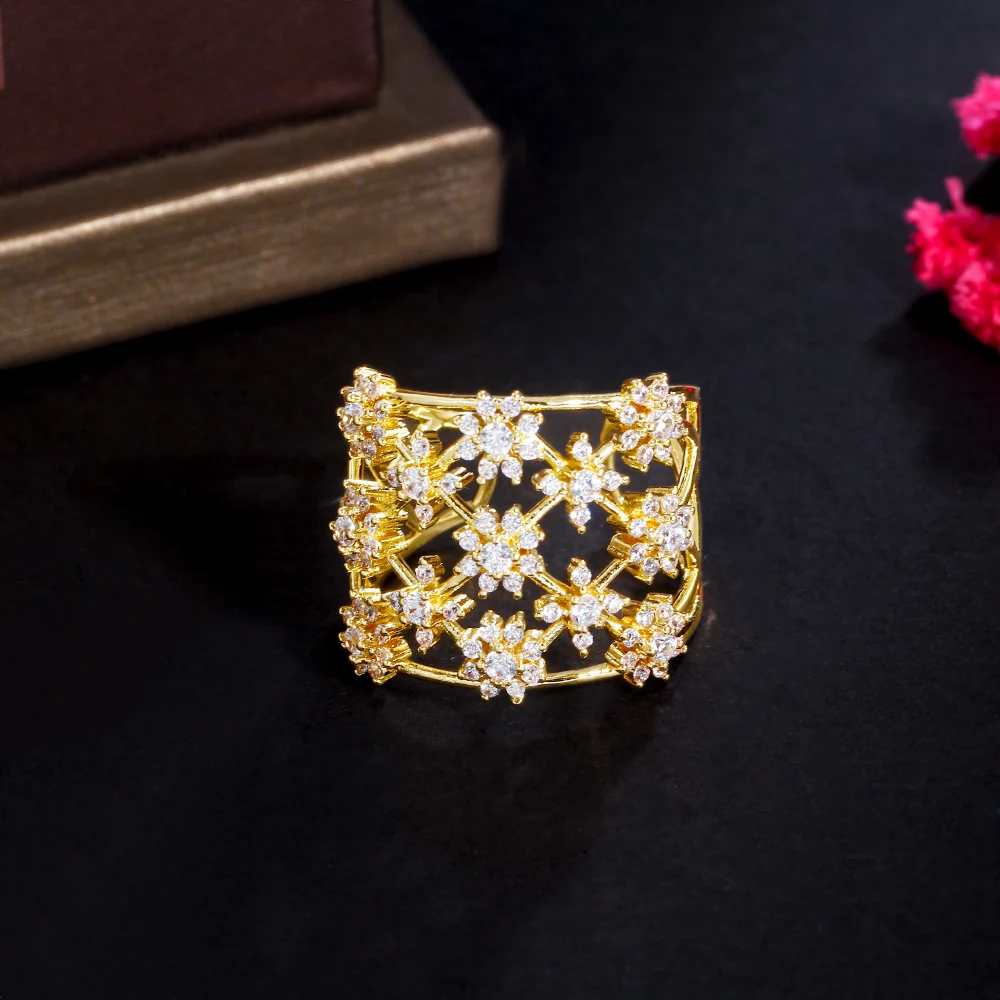 CWWZircons Adjustable White Gold Plated Cubic Zirconia Cluster Flower Hollow Out Big Wide Bridal Wedding Rings for Women R224