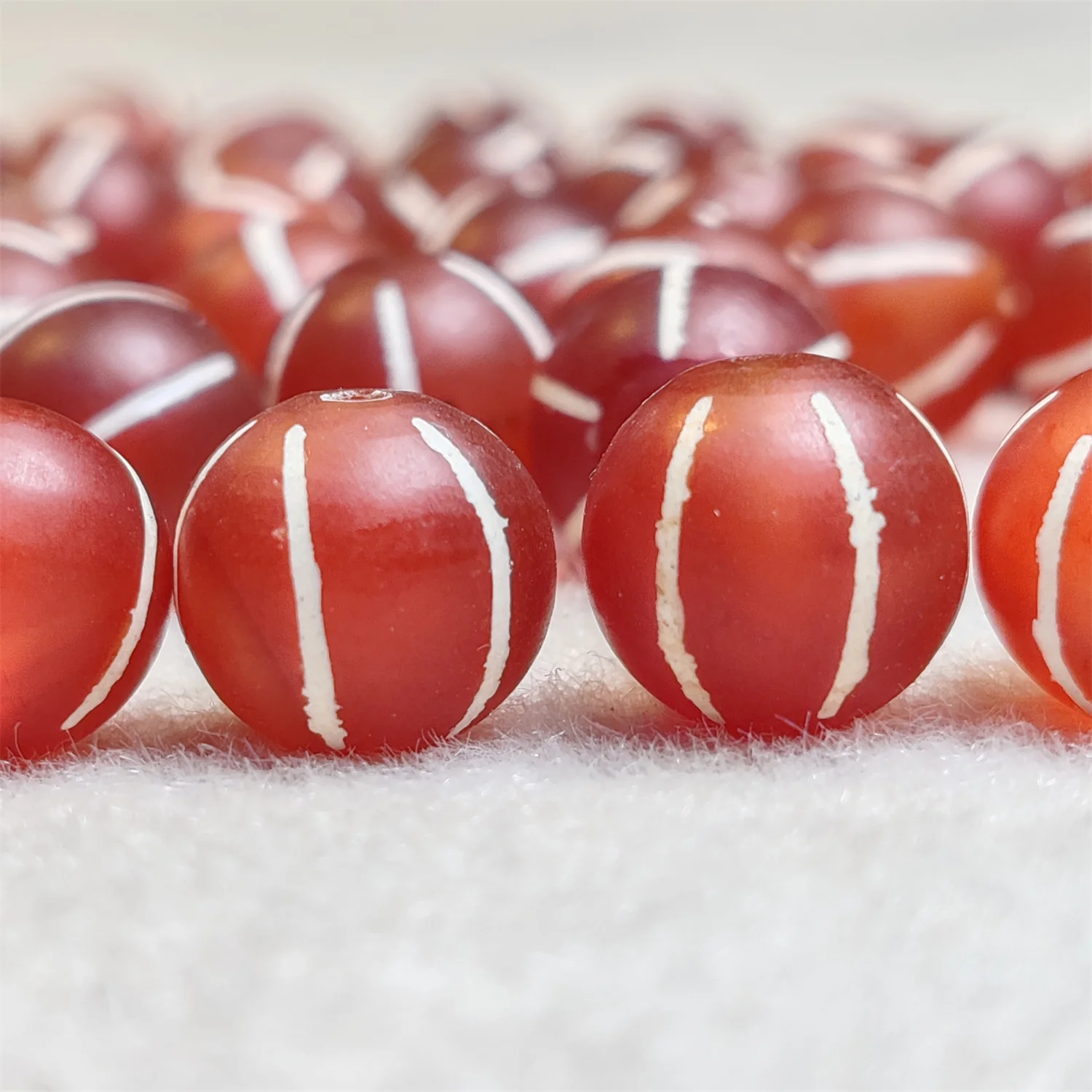 5pcs/lot Millennial Ancient Culture West Asian Etching Agate Ancient Beads Six white lines carnelian melon beads rotundity diy