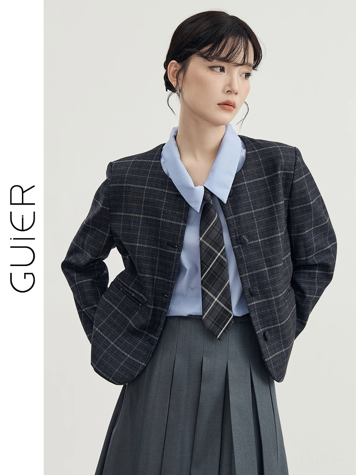 

Женский клетчатый пиджак весна 2025: Новинка, винтажный стиль, свободный крой, приталенный силуэт, круглый вырез, на пуговицах, длинный рукав, стандартная длина