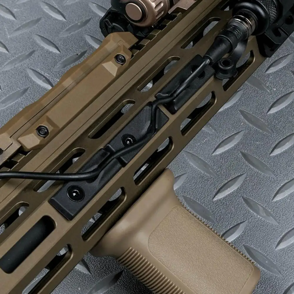 

Крепление-фиксатор Poseidon Defense для кабеля M-lok (металл/пластик) с проводником, совместимое с фонарями и лазерными указателями