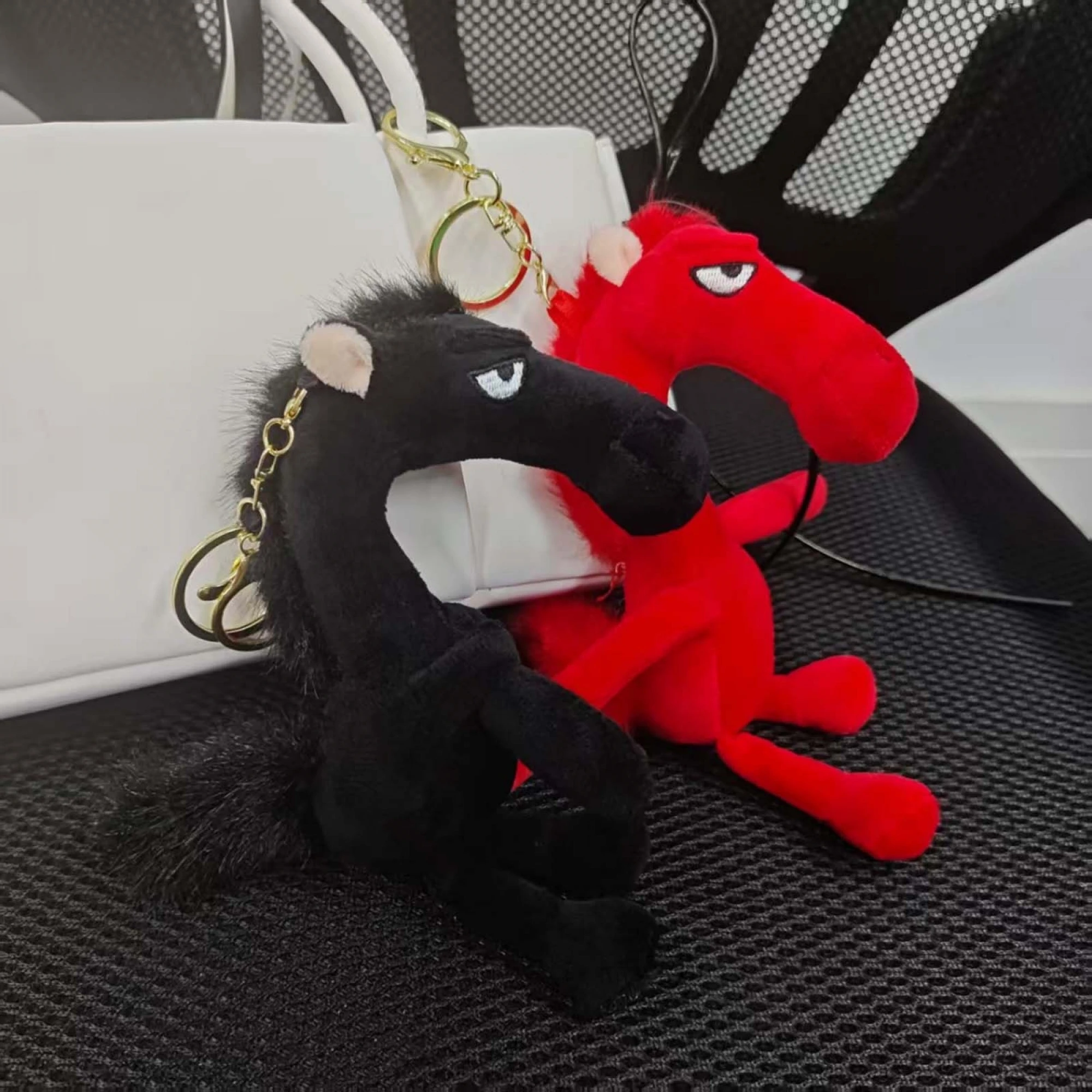 Porte-clés licorne en peluche mignon, breloque de sac en peluche pour sac à main, sac à dos, clés-idée cadeau du nouvel an
