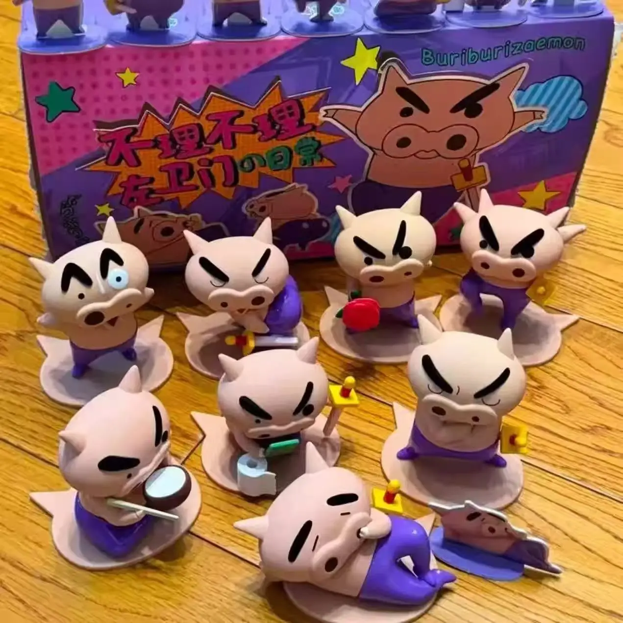 

52TOYS воспламещает ежедневную серию модных игрушечных фигурок, глухих коробок, настольных украшений от левой гвардии, милых игрушек