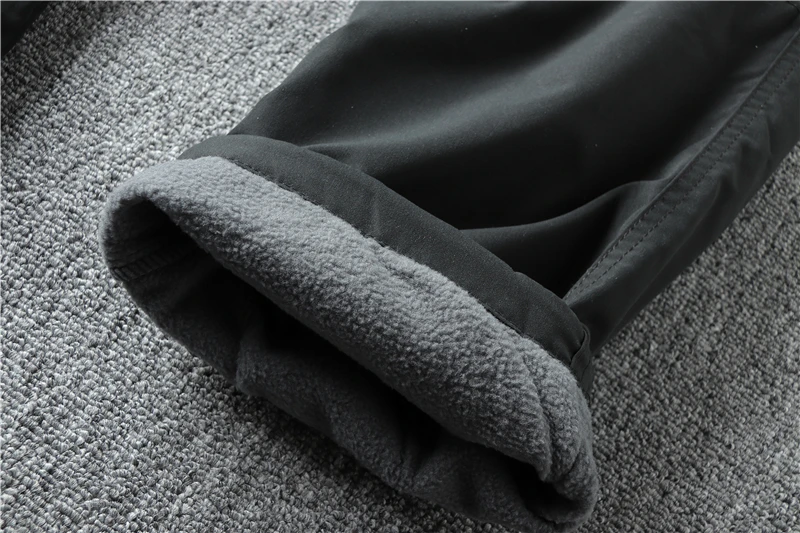 Herren Winter Winddichte Cargo-Hose mit Fleece-Futter, Outdoor Wasserdichte Warme Hose, Gerade Geschnittene Lässige Weite Hose mit Mehreren Taschen – Detail 3