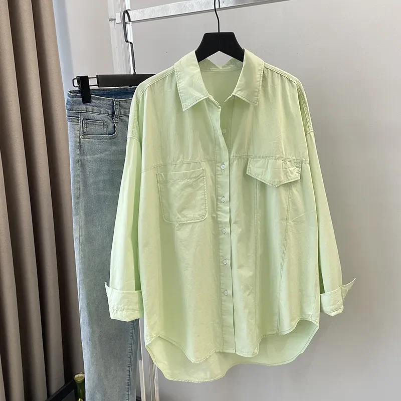 

Женская светло-зеленая рубашка оверсайз с длинными рукавами, двойными нагрудными карманами, застежкой на пуговицы и изогнутым низом, повседневный свободный топ