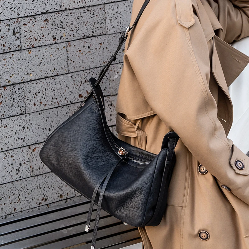 

Autumn Women's High-quality Cowhide Niche Design Crossbody Handbag Versatile Fashion Light Luxury Shoulder Bag Commuting Bag