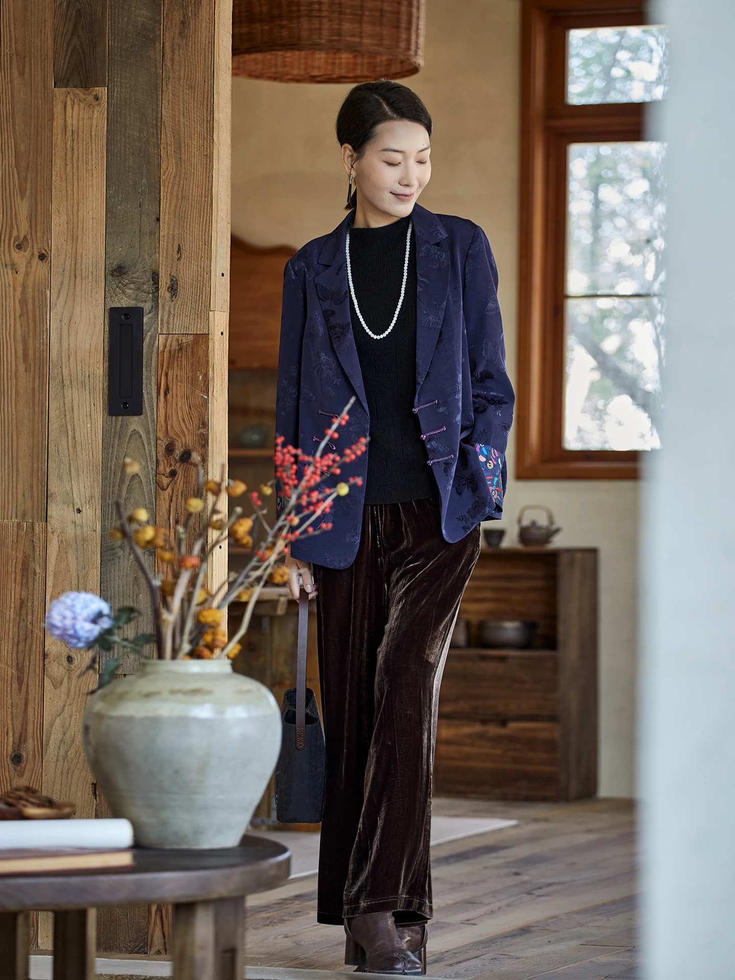 

New 2026 Women's Silk Cotton Embroidered Patchwork Jaet Traditional Chinese Sle Outerwear Loose Fit Long Sve V-Ne Coat