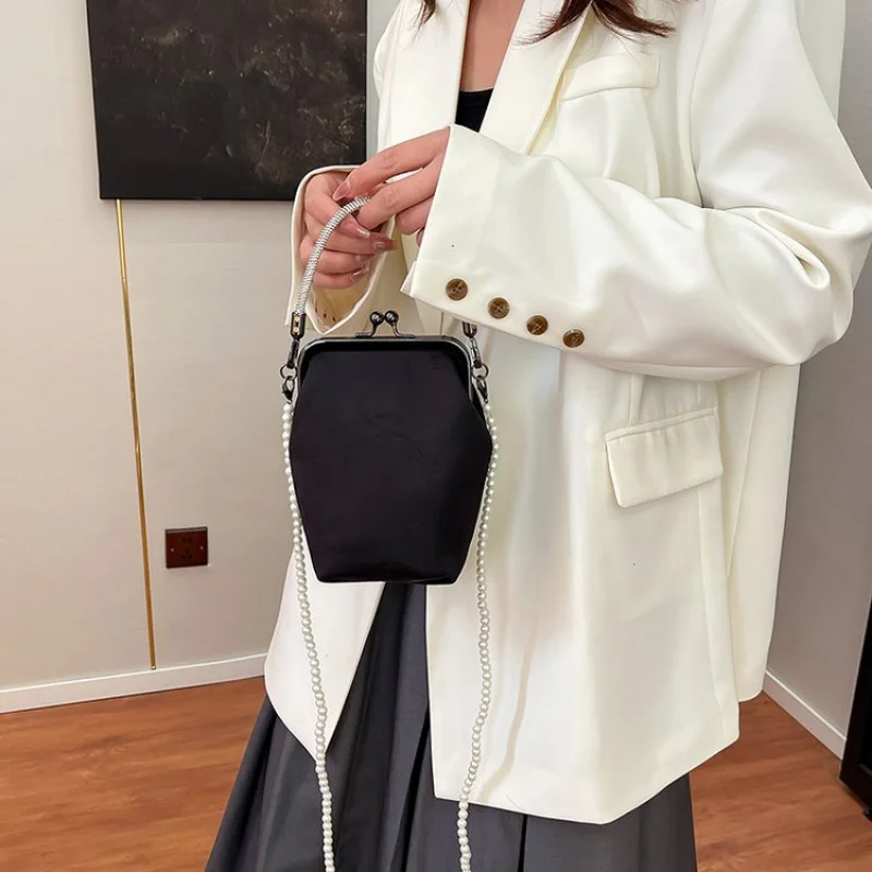 

High-End Women's Shoulder Bag Crafted From Premium Leather Featuring Famous Designer Inspired And Trendy Commuter Look​