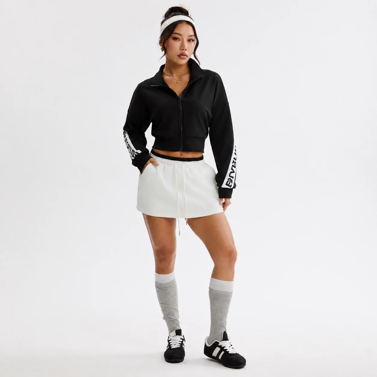 EOENKKY Women Cropped Track Jacket Stand Collar Zip Up Long Sleeve Letter Print Sports Coat for Gym Yoga Running Streetwear